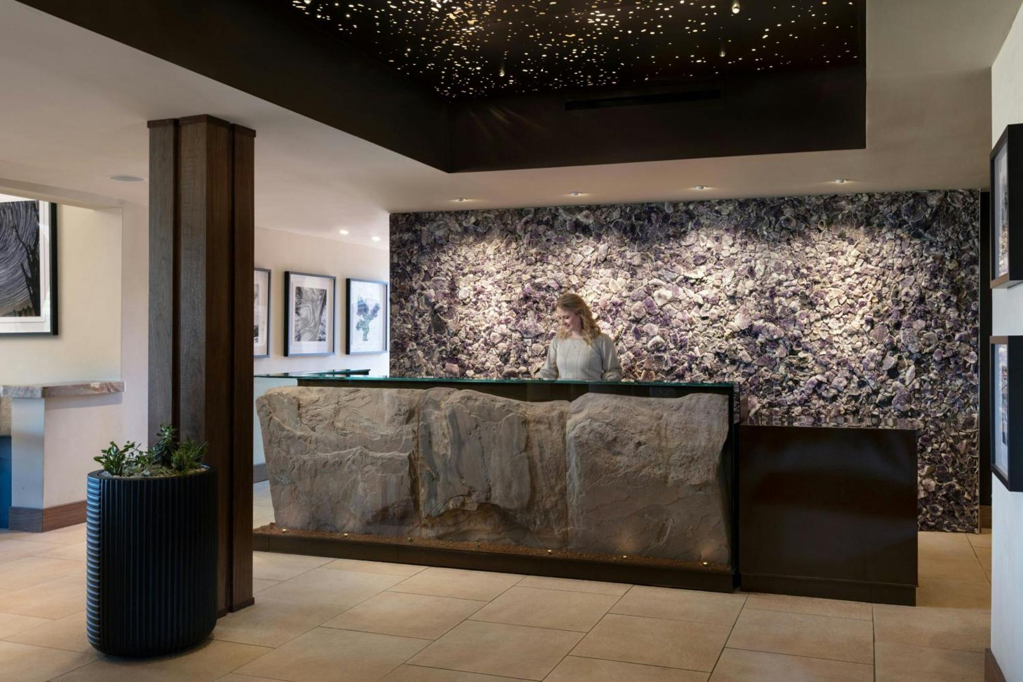 Sky Rock Sedona，致敬组合酒店